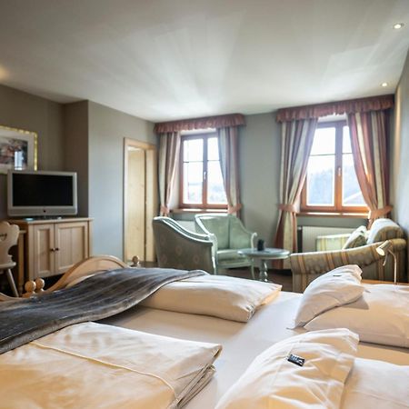Hotel Zum Turm Кастелрото Екстериор снимка
