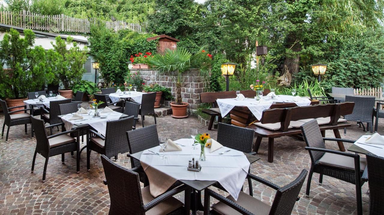 Hotel Zum Turm Кастелрото Екстериор снимка