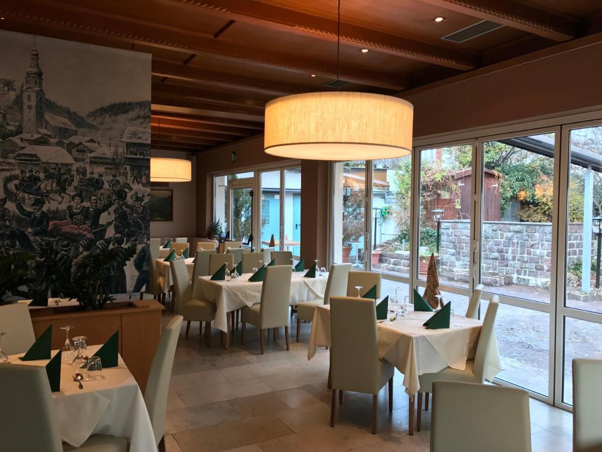 Hotel Zum Turm Кастелрото Екстериор снимка