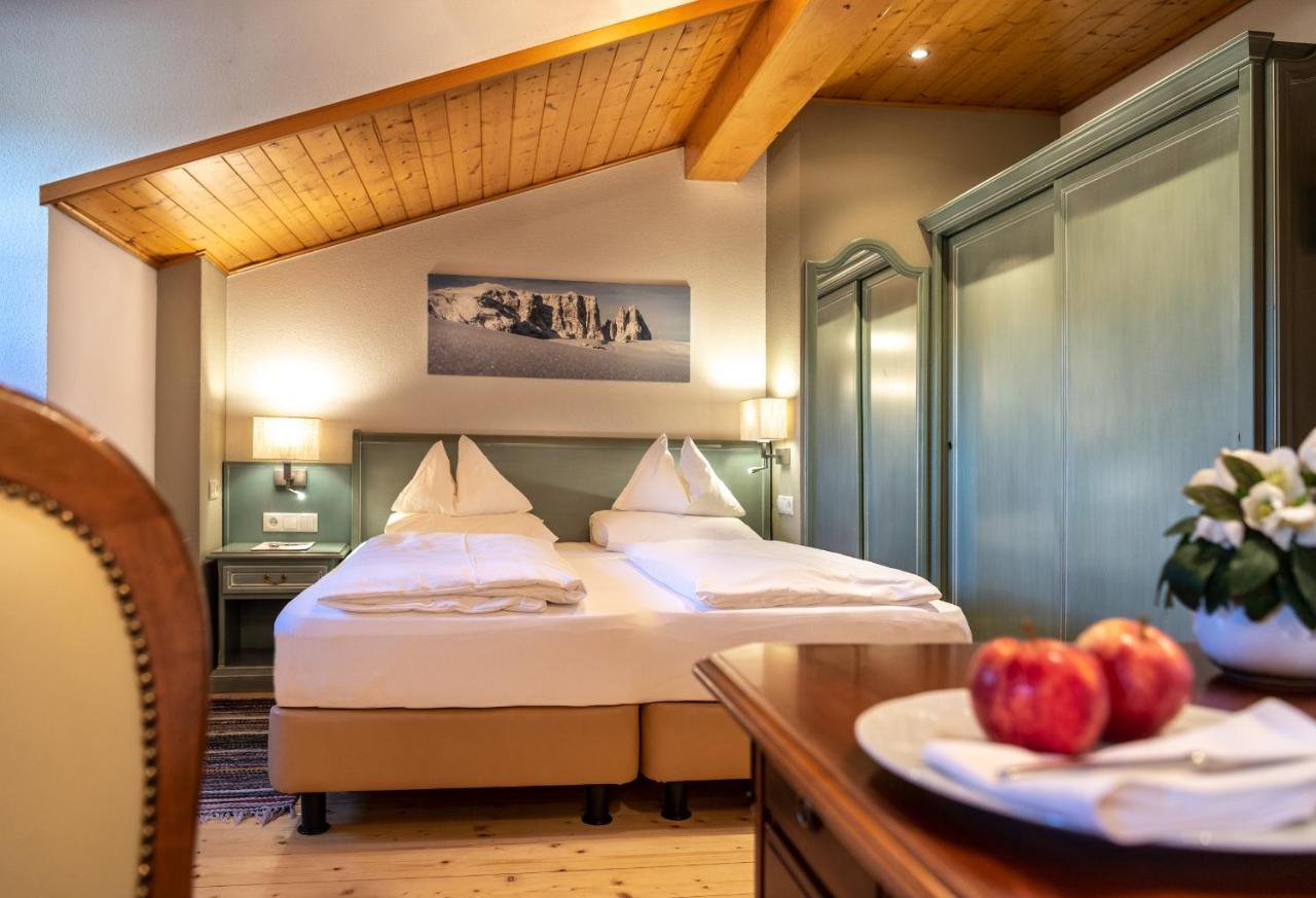 Hotel Zum Turm Кастелрото Екстериор снимка