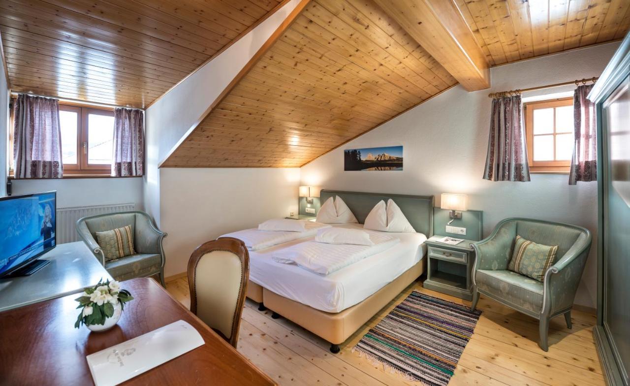 Hotel Zum Turm Кастелрото Екстериор снимка