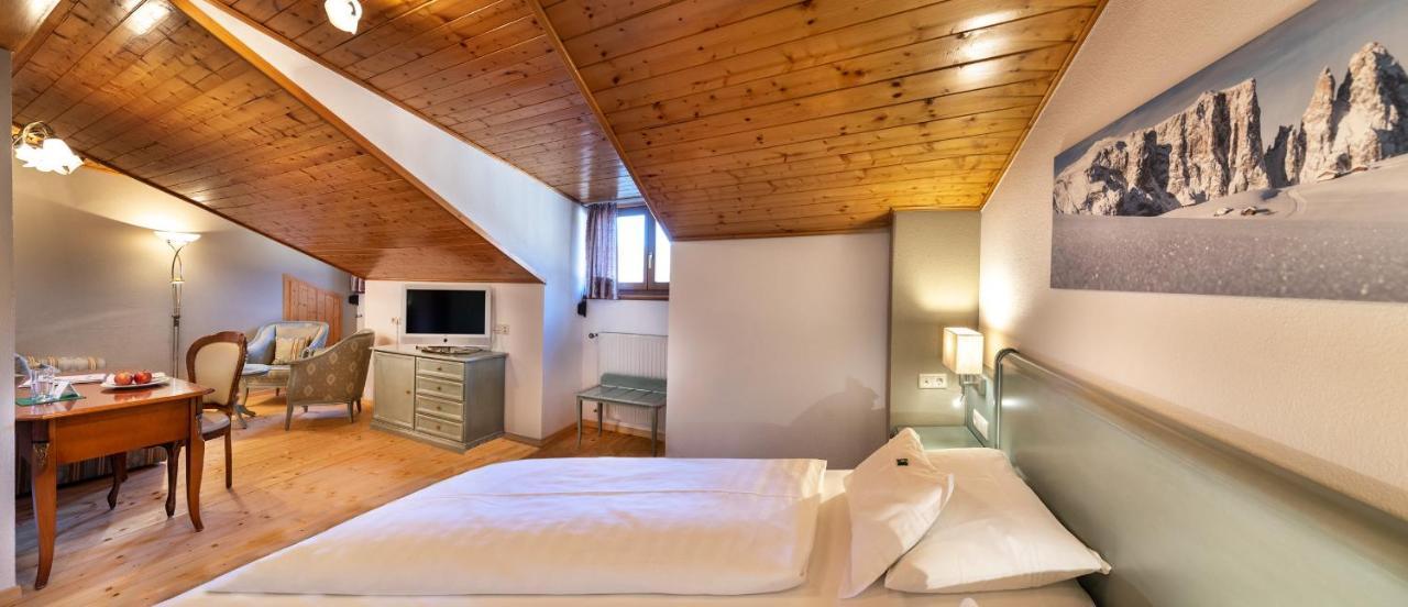 Hotel Zum Turm Кастелрото Екстериор снимка