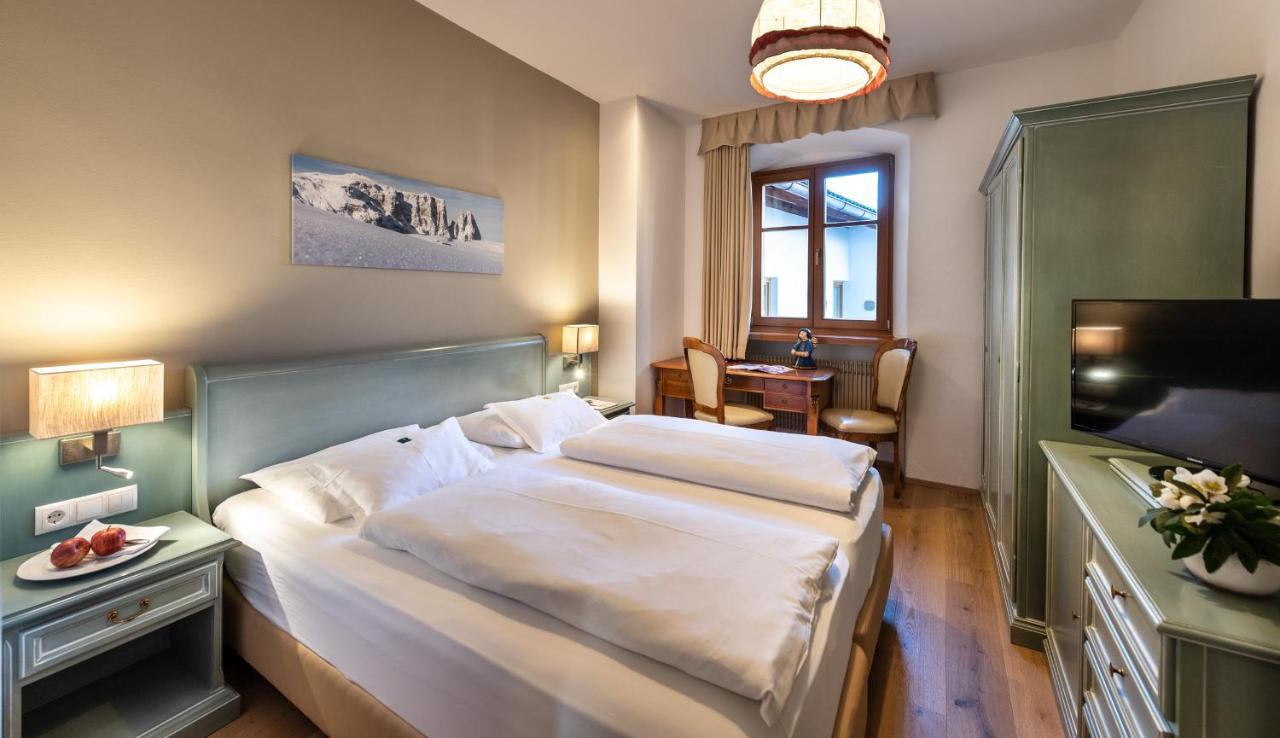Hotel Zum Turm Кастелрото Екстериор снимка
