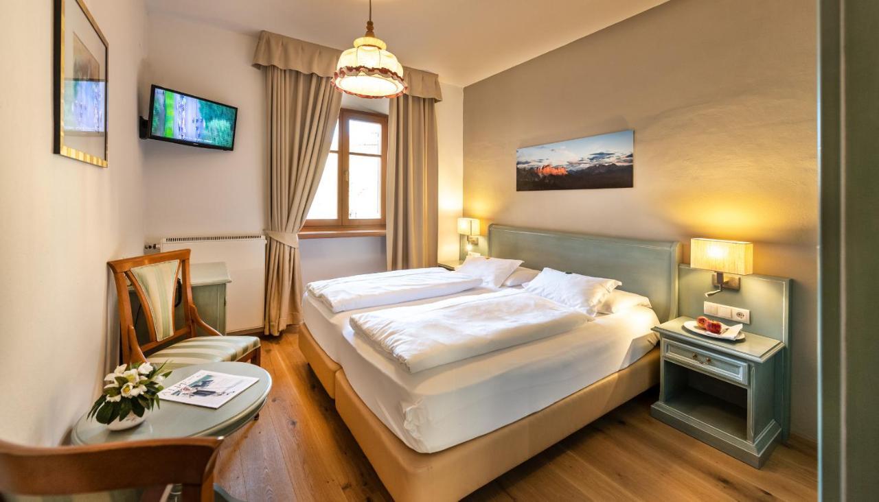 Hotel Zum Turm Кастелрото Екстериор снимка