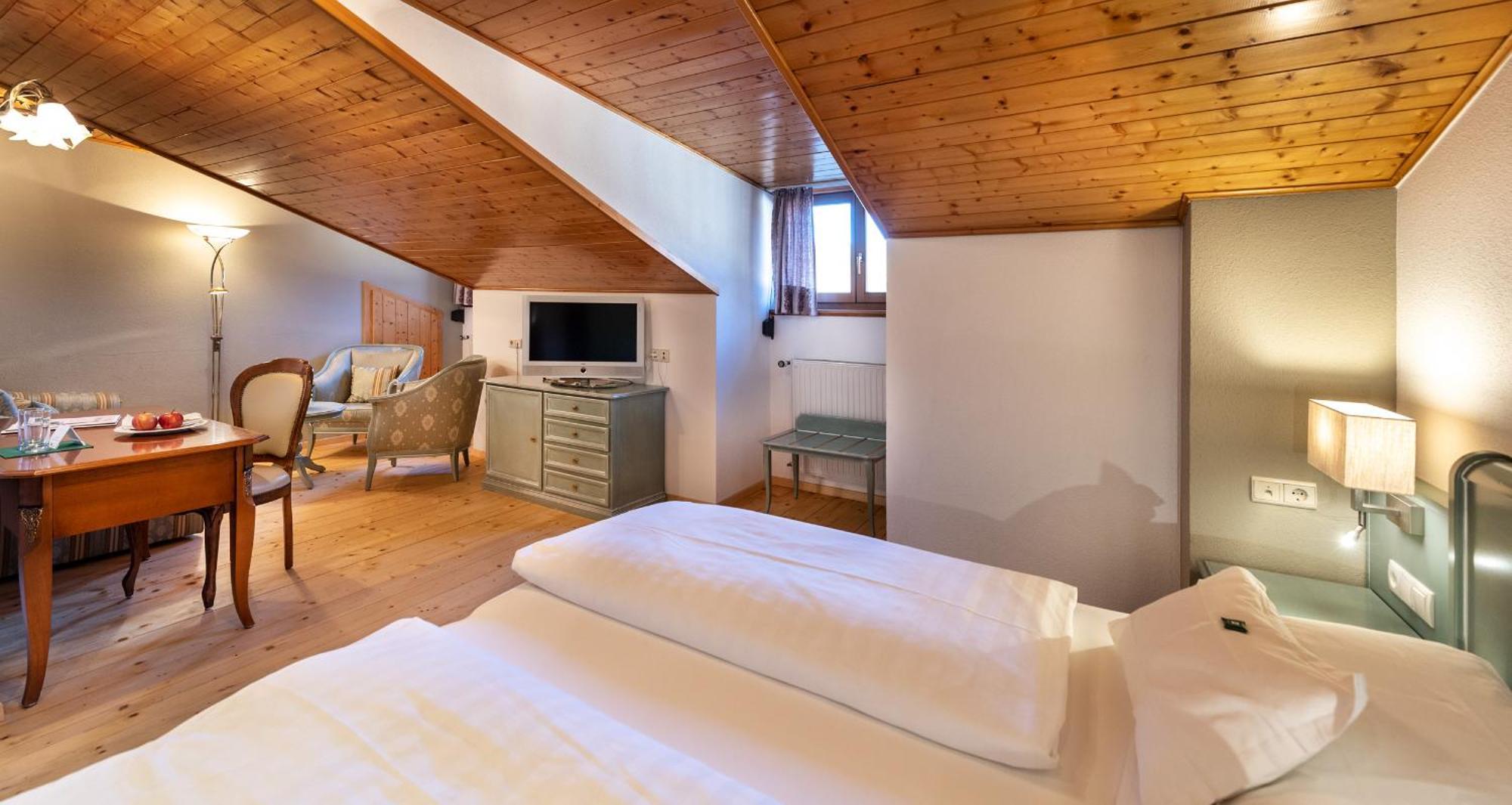 Hotel Zum Turm Кастелрото Екстериор снимка