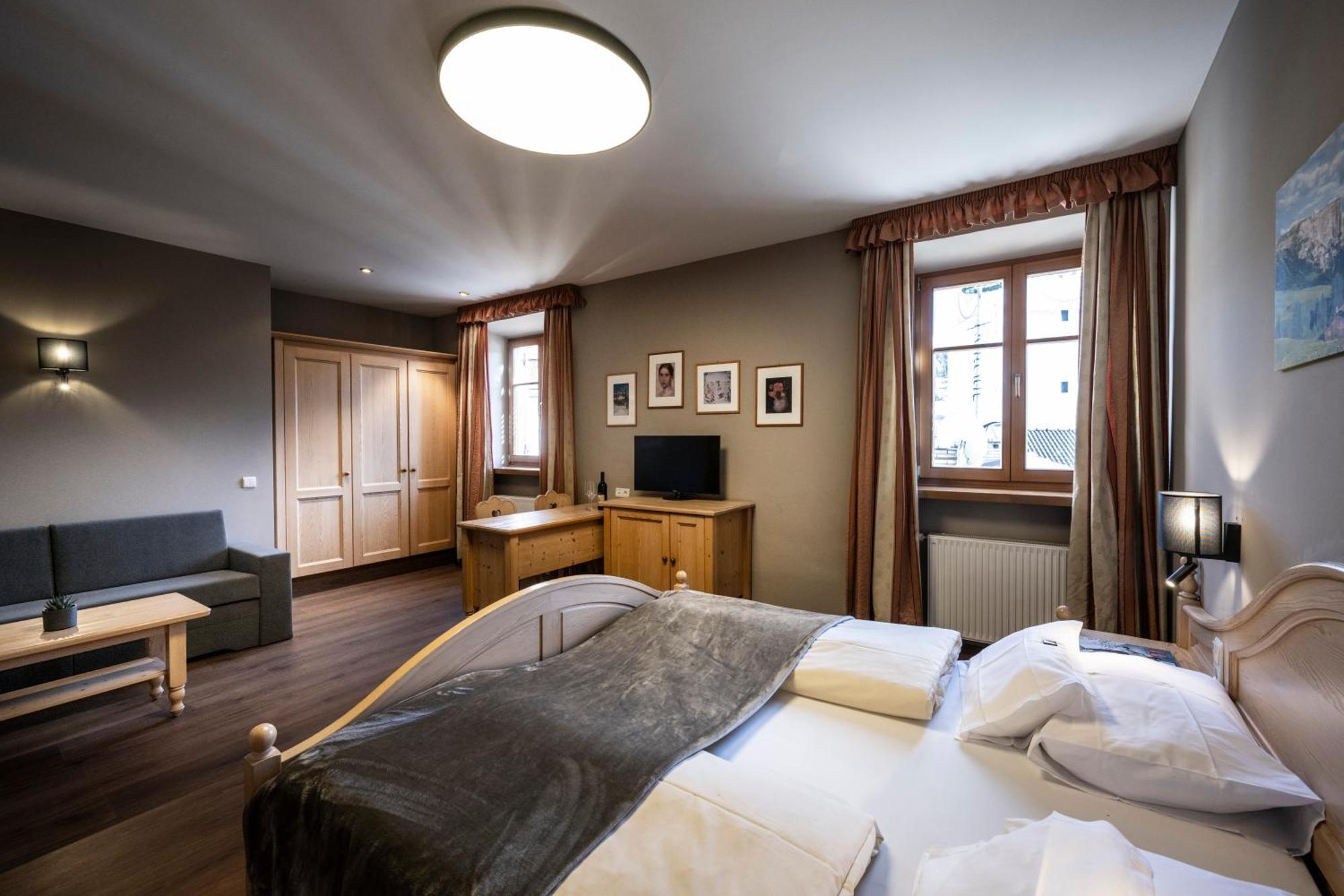 Hotel Zum Turm Кастелрото Екстериор снимка