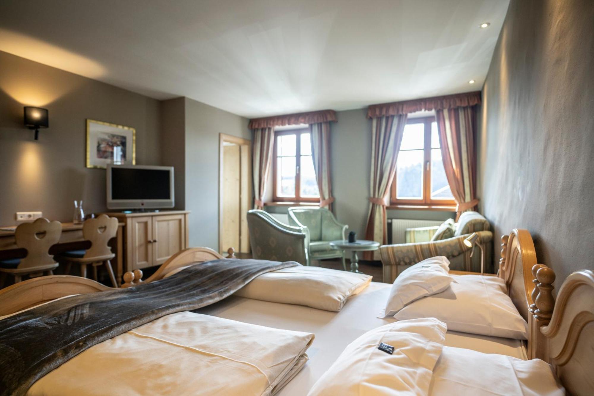 Hotel Zum Turm Кастелрото Екстериор снимка